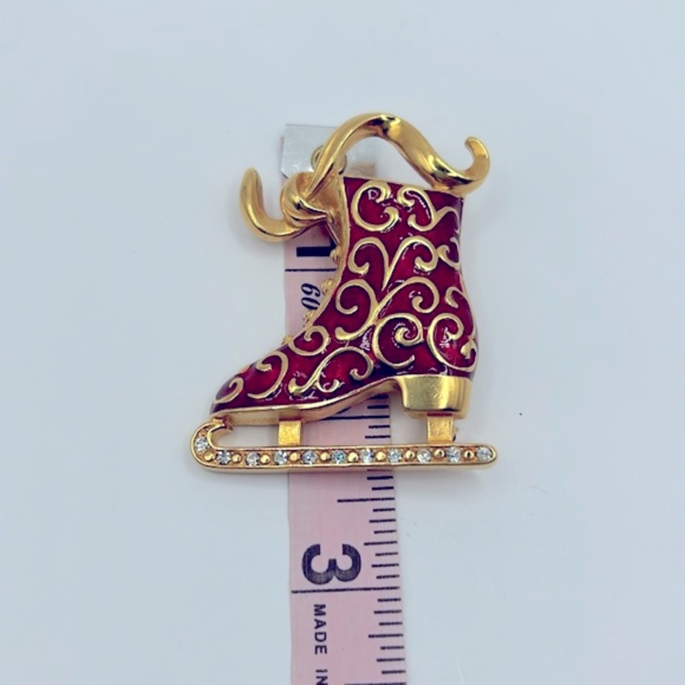 Vintage 1996 Trifari Signed Large Enamel Ice Skate Brooch Pendant - Picture 8 of 9